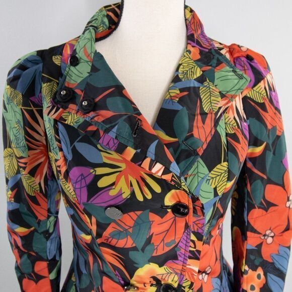Vintage floral print padded‎ Jacket, ruffle hem, Button accentuate - Picture 11 of 16